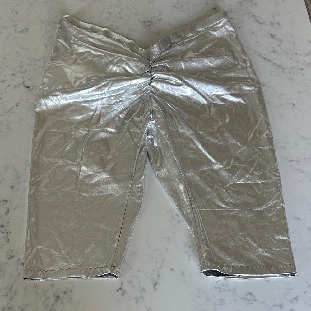 SKIMS Metallic Swim Mid Thigh Shorts – Silver (4X) NWT